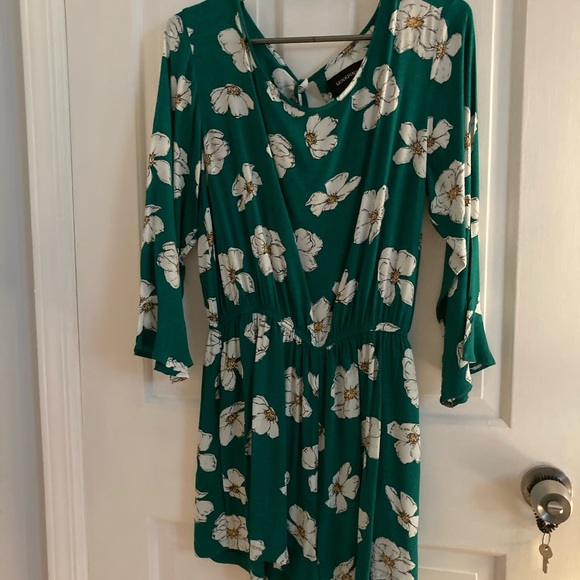 🌼 Lulu’s MinkPink Green Floral Romper 🌼 - Picture 3 of 4